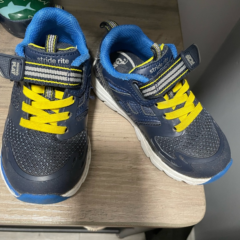 Stride right toddler shoes